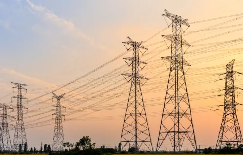 pylônes de transport d'électricité